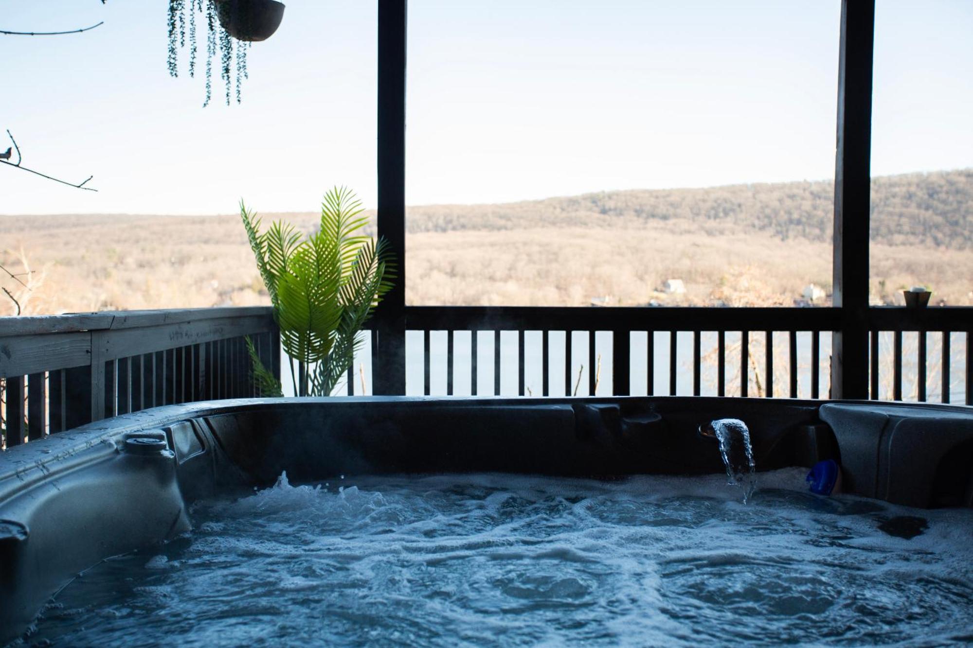 Lakeview House - Hot Tub - Firepit - Stunning Views - Spacious Deck - Cozy Living Room - Bar Greenwood Lake Exterior photo