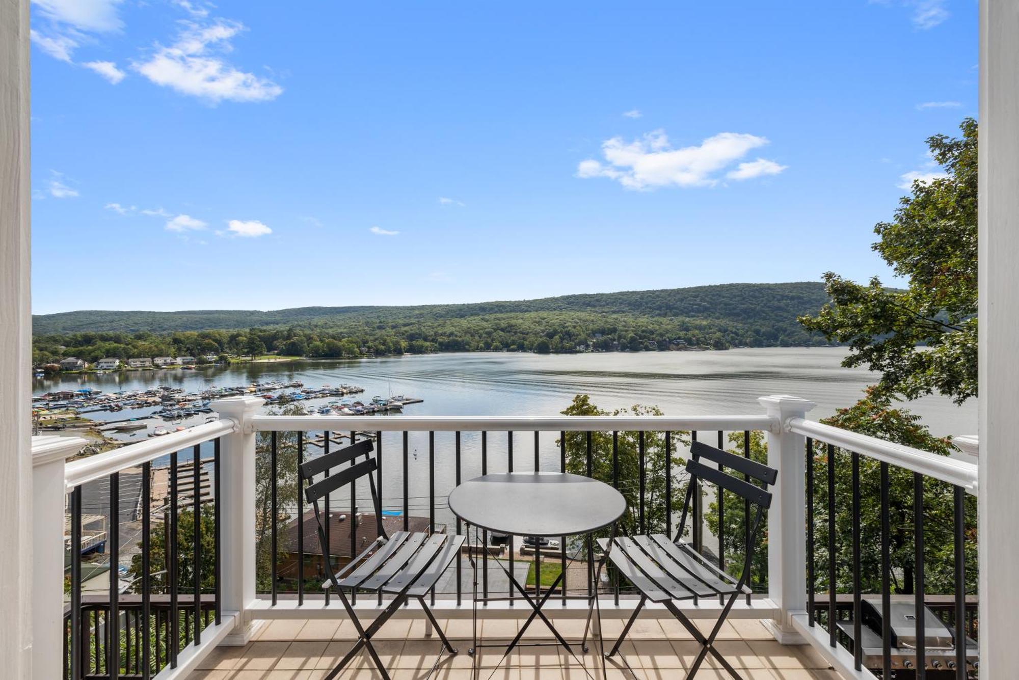 Lakeview House - Hot Tub - Firepit - Stunning Views - Spacious Deck - Cozy Living Room - Bar Greenwood Lake Exterior photo