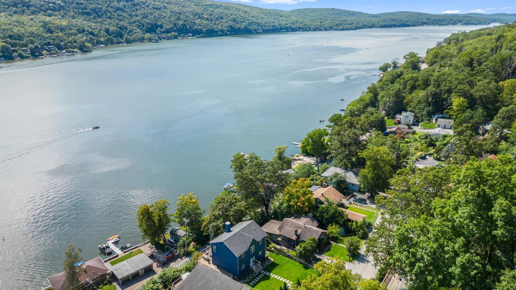 Lakeview House - Hot Tub - Firepit - Stunning Views - Spacious Deck - Cozy Living Room - Bar Greenwood Lake Exterior photo
